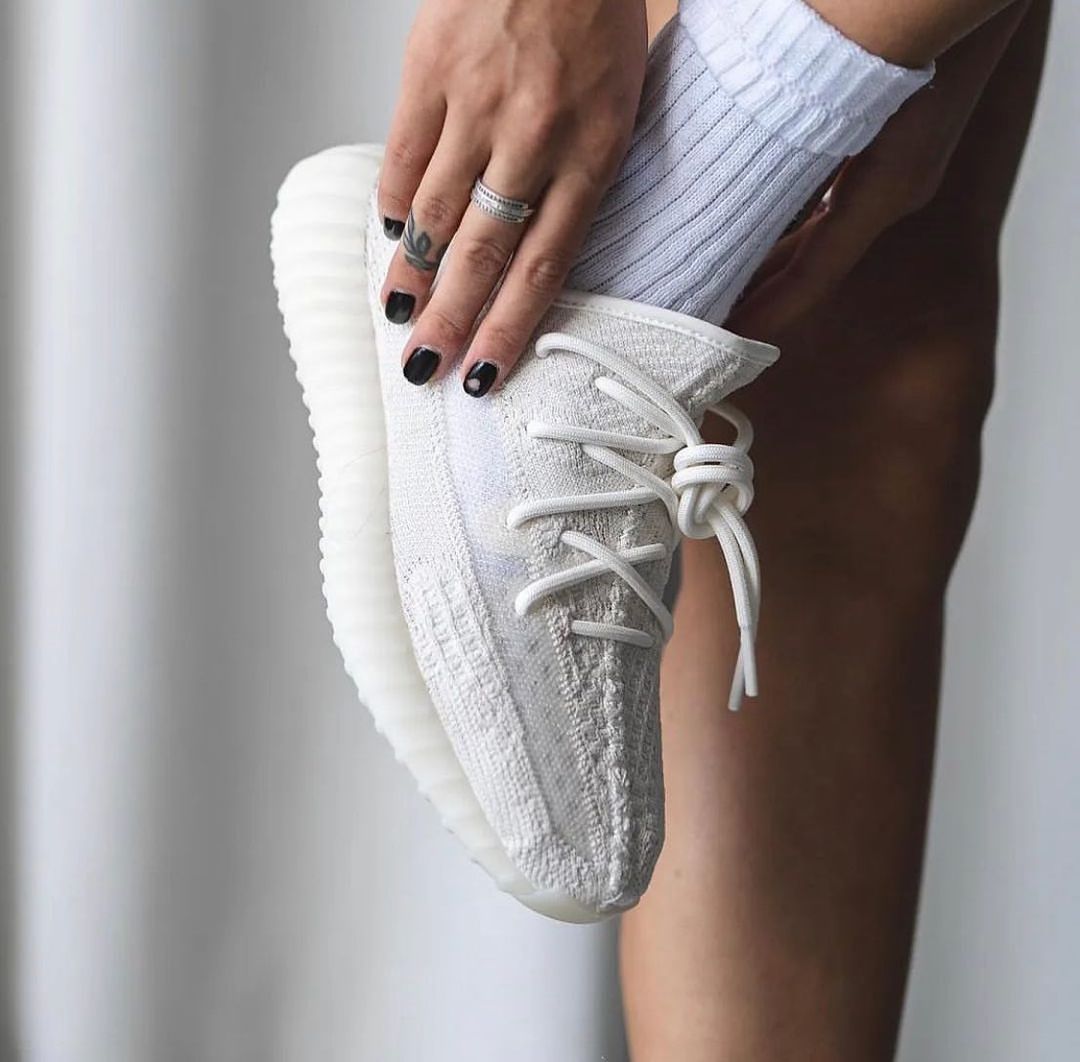 Branded Sneakers 𝓨𝓮𝓮𝔃𝔂 𝕭𝖔𝖔𝖘𝖙 𝟯.𝟱𝟬 Boost Bone