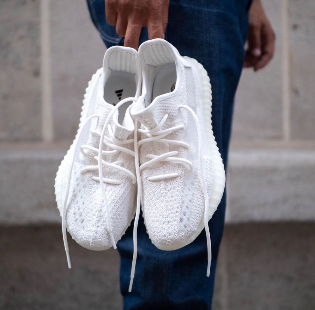 Branded Sneakers 𝓨𝓮𝓮𝔃𝔂 𝕭𝖔𝖔𝖘𝖙 𝟯.𝟱𝟬 Boost Bone