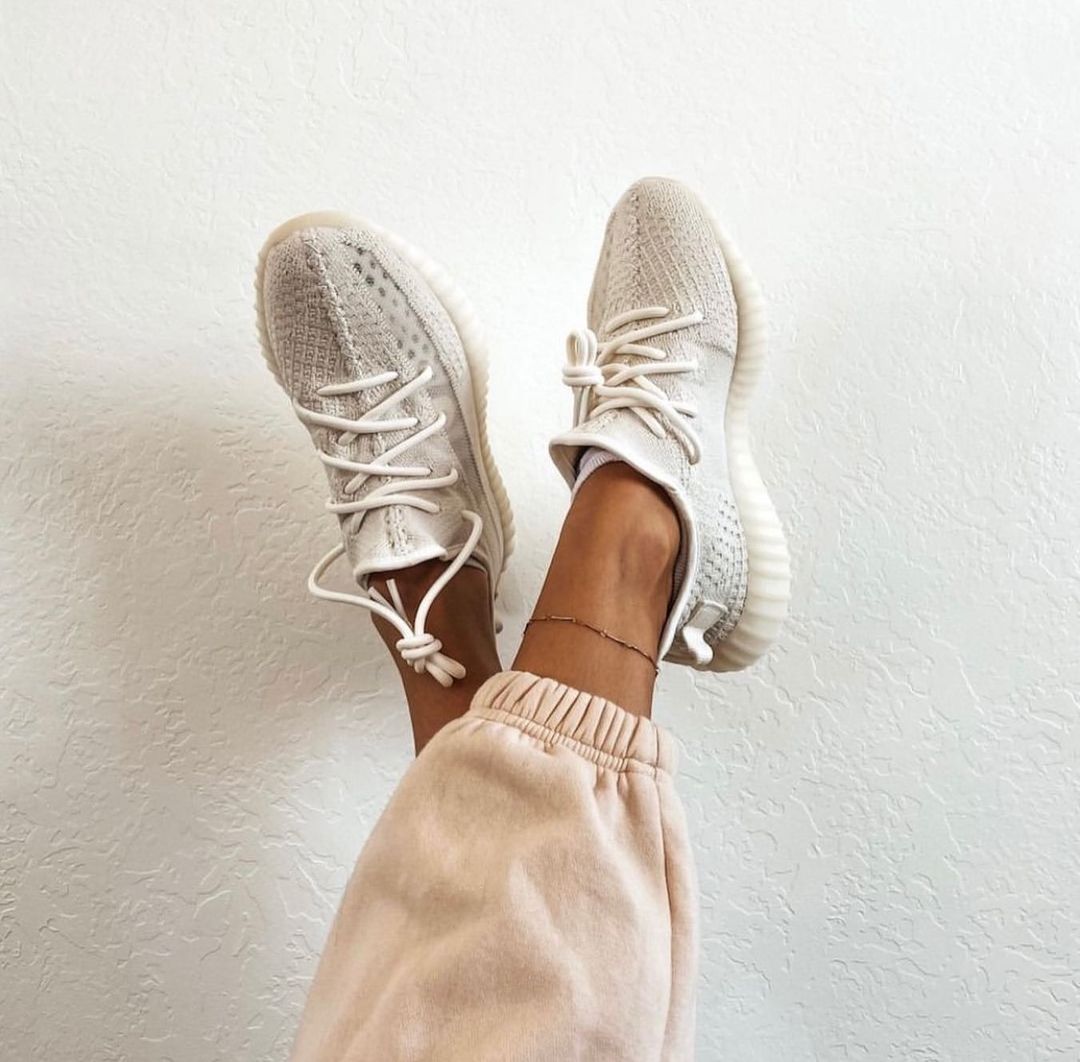 Branded Sneakers 𝓨𝓮𝓮𝔃𝔂 𝕭𝖔𝖔𝖘𝖙 𝟯.𝟱𝟬 Boost Bone