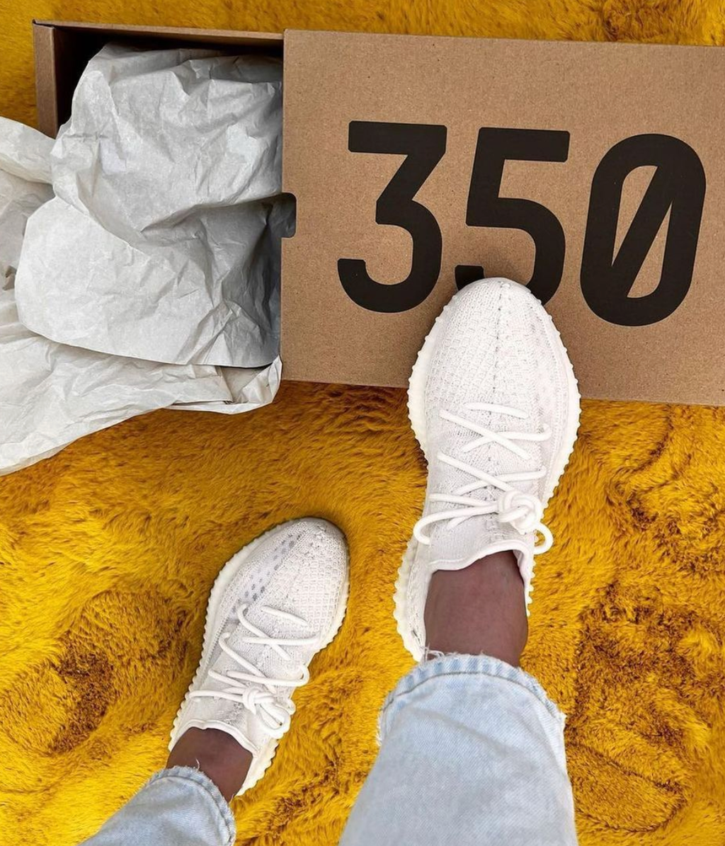 Branded Sneakers 𝓨𝓮𝓮𝔃𝔂 𝕭𝖔𝖔𝖘𝖙 𝟯.𝟱𝟬 Boost Bone