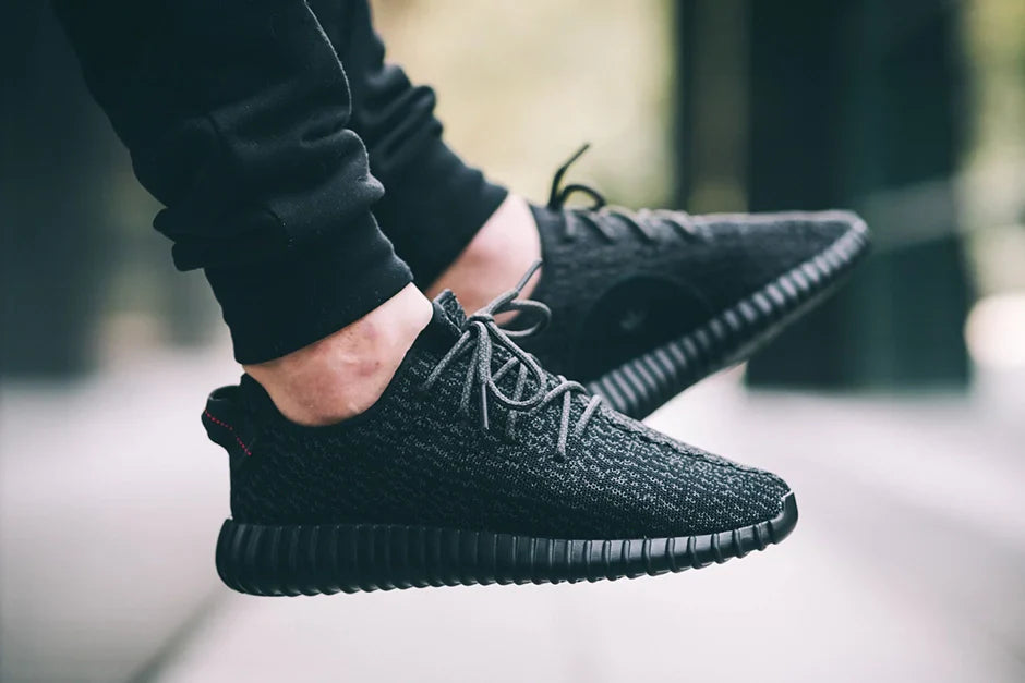 Branded Sneakers 𝓨𝓮𝓮𝔃𝔂 𝕭𝖔𝖔𝖘𝖙 𝟯.𝟱𝟬 Pirate Black